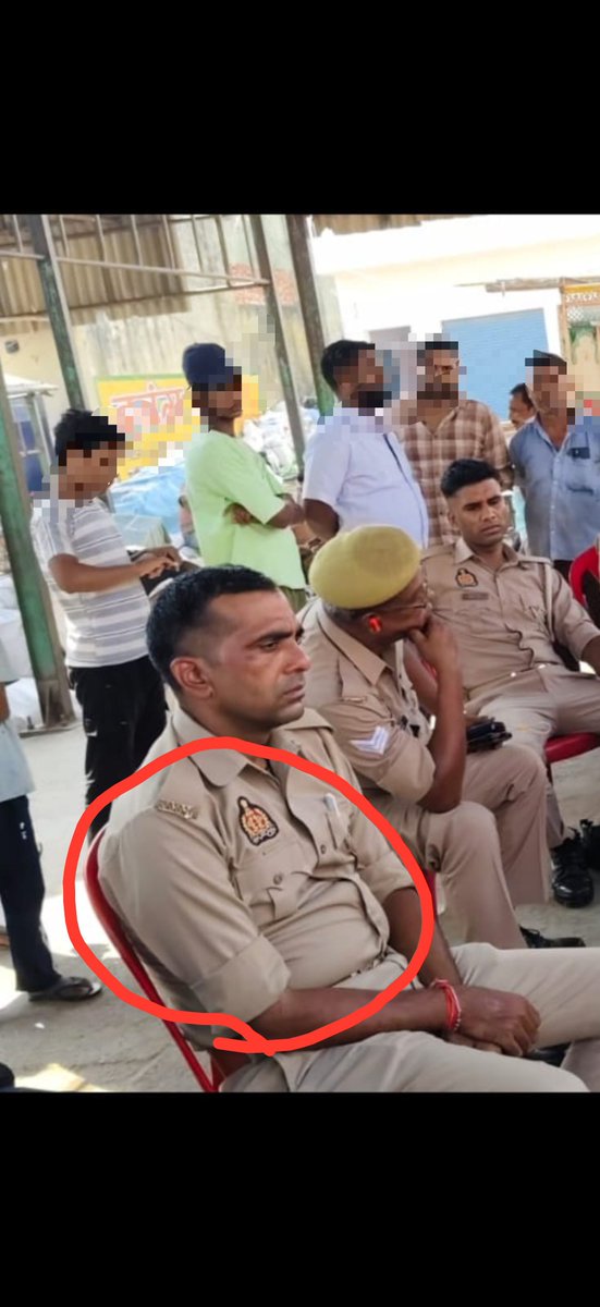 PRATEEK93553047's tweet photo. एक दिन पहले नेम प्लेट “गिर गई” और आज फिर तस्वीर में नेम प्लेट दिखाई नहीं दे रही। क्या यह महज संयोग है?
@amrohapolice ,कृपया बताएं—क्या आज भी नेम प्लेट गली में गिर गई है?
सवाल सिर्फ नेम प्लेट का नहीं, पुलिस की जवाबदेही और पारदर्शिता का है। @myogioffice @myogiadityanath https://t.co/YvLLhxPrtU