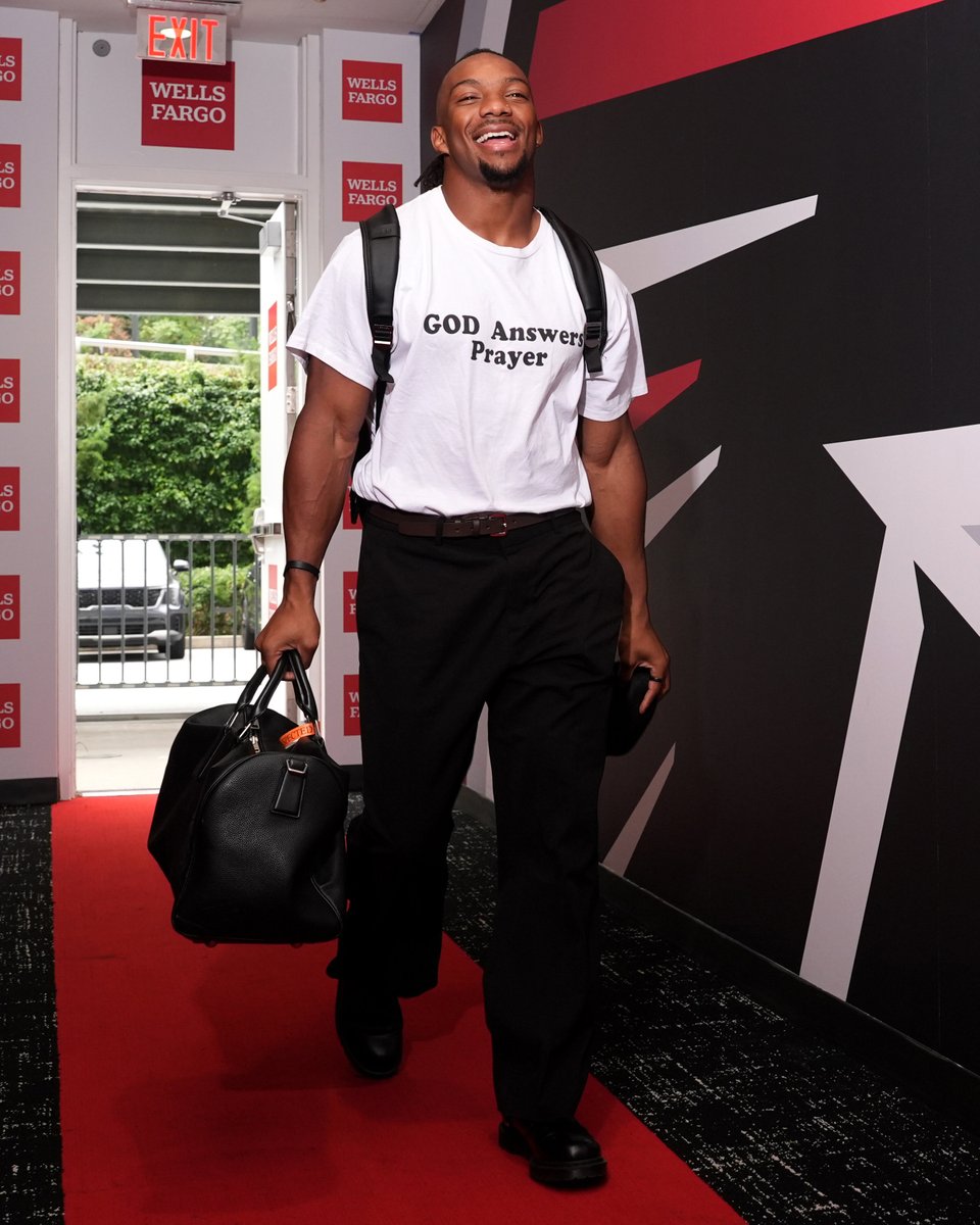 AtlantaFalcons's tweet photo. Bijan! 😀 https://t.co/9p1HNKMiB5