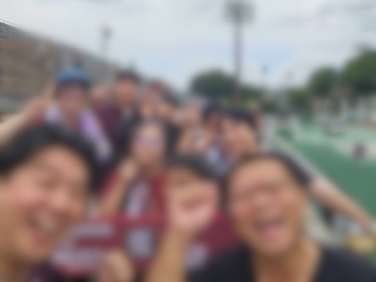escaleta_cahi's tweet photo. 写真、動画ありがとうございます😊
本日は音楽のプロがいるもんだから、太鼓叩くの怖かったわ。ここはスネアじゃなくタムのほうがいい、最初は叩いてAleAleの2回目は止めるとか、ただ叩くだけじゃなく観客様も盛り上がれるようなリズムアレンジを試行錯誤しとりますが披露は来季です。 https://t.co/mN5kGdrRjN