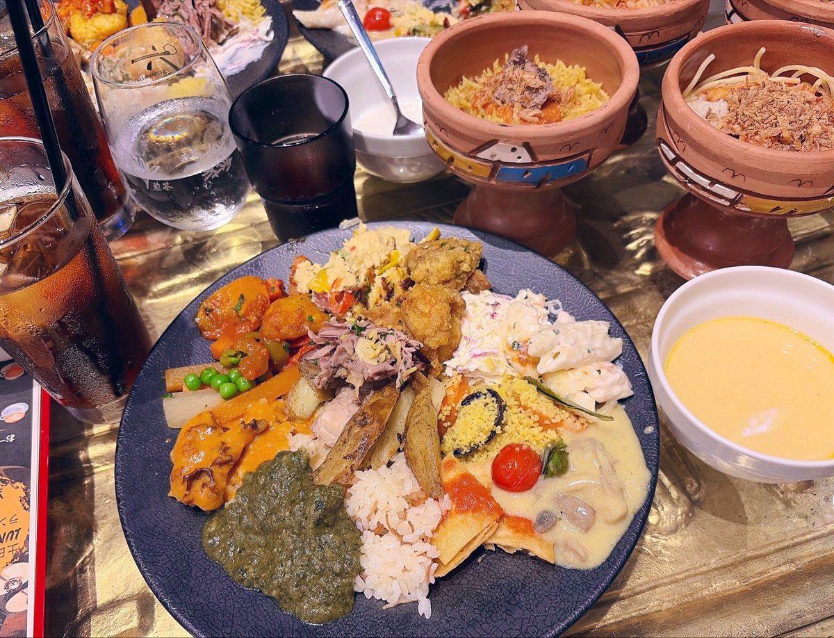 2pico02's tweet photo. エジプト料理食べてきた〜🇪🇬 🍴✨
どんな料理かすら知らないまま行ったけどめちゃくちゃ日本人の口に合う味付けのものばっかりで最高だった❣️
バスブーサとかいう神のケーキまた爆食いしたい https://t.co/yiDb3BWZ1H