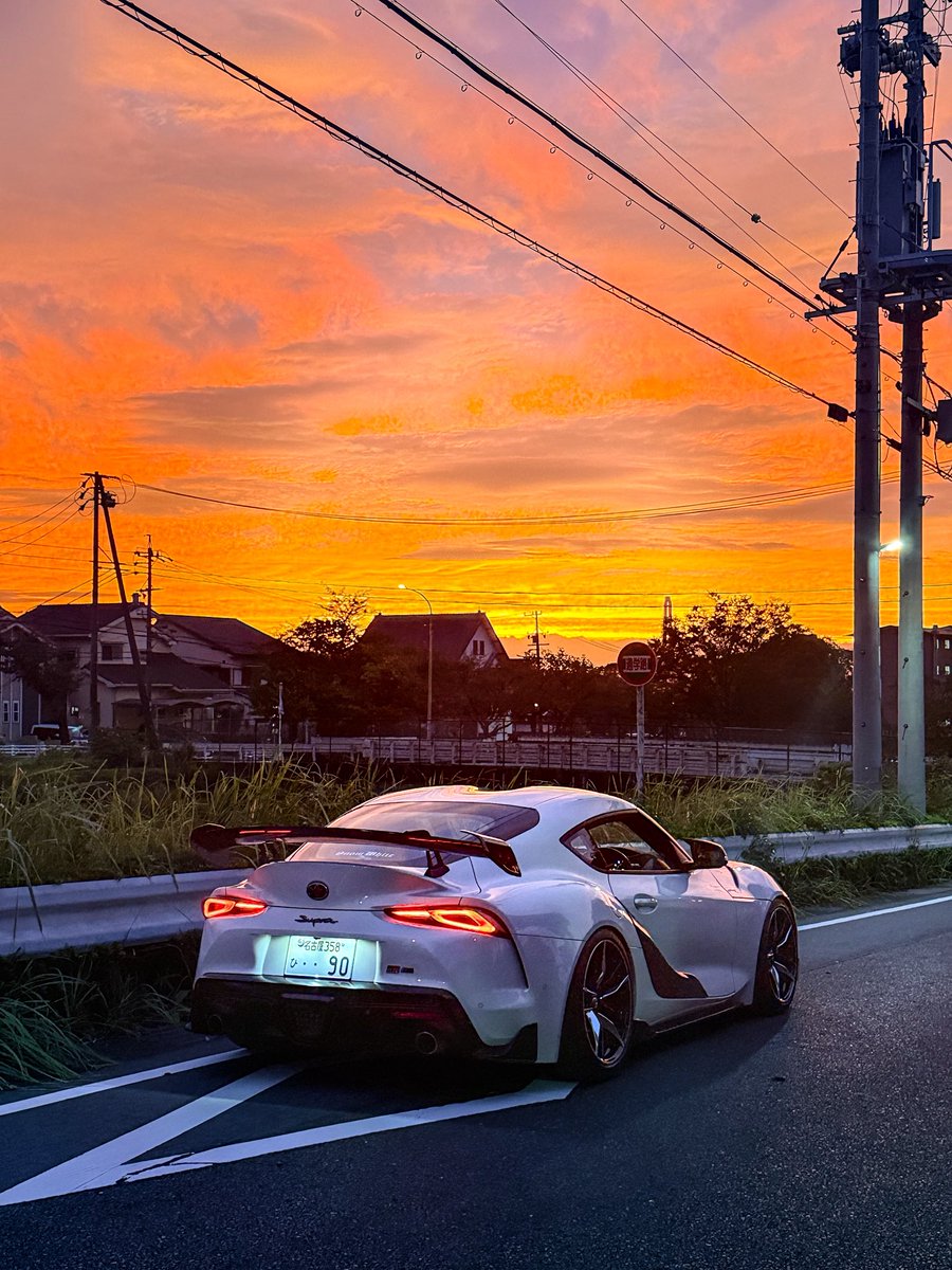 kurepopoooo's tweet photo. 今日の夕日綺麗すぎた🤩
#スープラ　#adro https://t.co/1PTCKMQeGq