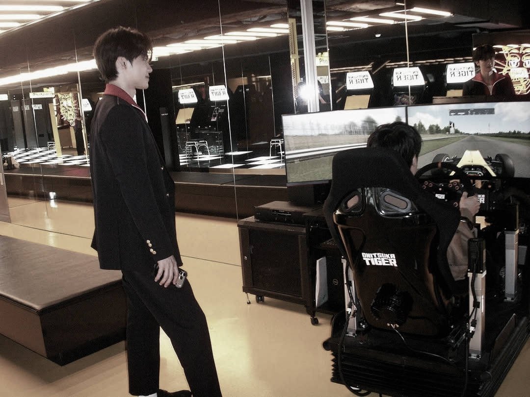 Jemmno's tweet photo. I was only supposed to play one round, but somehow I got way too invested in this F1 game and completely forgot that @Jeamfin was literally waiting for his turn. I was driving like my whole career depended on winning this race. https://t.co/4CGvHmYWvh