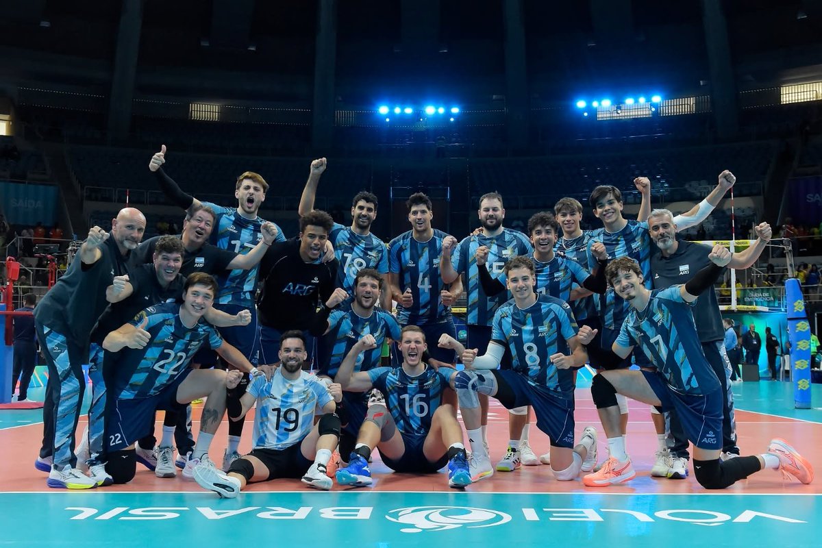albicelesteilu's tweet photo. ➡️ Top 3 de los países no clasificados en la Copa del Mundo 2027.

➡️ Top 3 de los países no clasificados en el ránking mundial (hoy #13) a junio de 2028, post VNL. 

🇦🇷 Las dos vías que tiene Argentina para clasificar a los Juegos Olímpicos de Los Ángeles 2028.

Calma. https://t.co/48FdIdMuhE