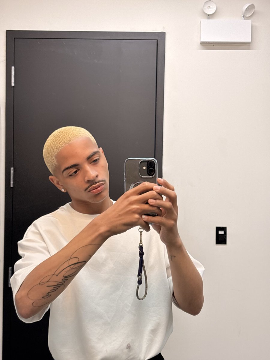 kvngtaye3's tweet photo. Boyz Do cry ✨ https://t.co/HTKHVtAdSG