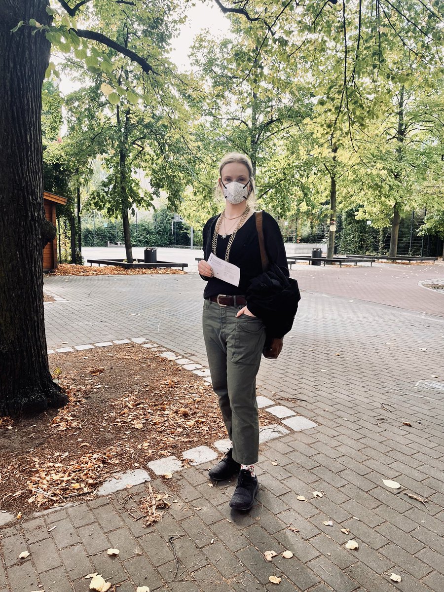 CarnivoraCC's tweet photo. #ThirstMasking while voting 

#berlinwählt https://t.co/paaavCmCzz