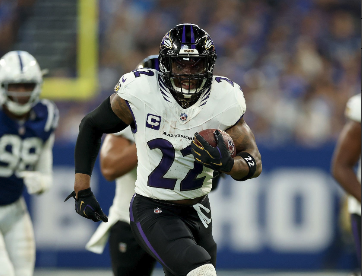 JustGridiron's tweet photo. Bettors are expecting a BIG Derrick Henry game today per @BetMGMNews 

Henry 🐦‍⬛ is among the most-bet players across multiple markets:

- Over 94.5 rushing yards (-115)
- Anytime TD (-225)
- First TD (+300) — No. 1 most-bet first TD scorer

Saints-Ravens Over 45.5 (-108) is also the most-bet total of Week 2.