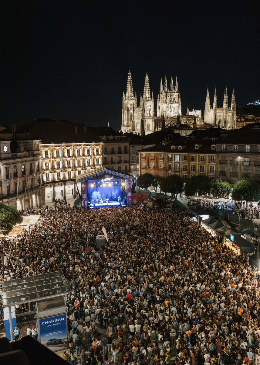 tribufestival's tweet photo. Música como lenguaje común y muchos idiomas para entendernos. La actuación irrepetible de Tanxugueiras ayer en el Escenario San Miguel confirmó el objetivo con el que nació Tribu San Miguel Burgos: arte y diversidad para unir culturas y generaciones

📸📹 @rodrigomenaruiz https://t.co/CB4KD2bqkU