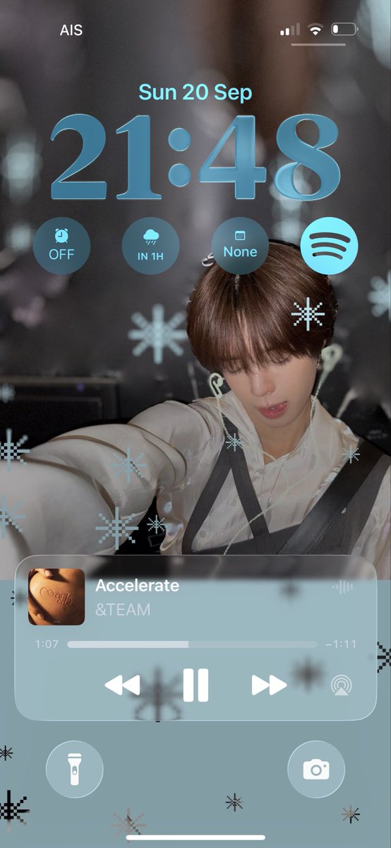 our_meow's tweet photo. เคจังฟังเพลงไรอยู่งับ 🎧 https://t.co/Iw6nVWGLY2