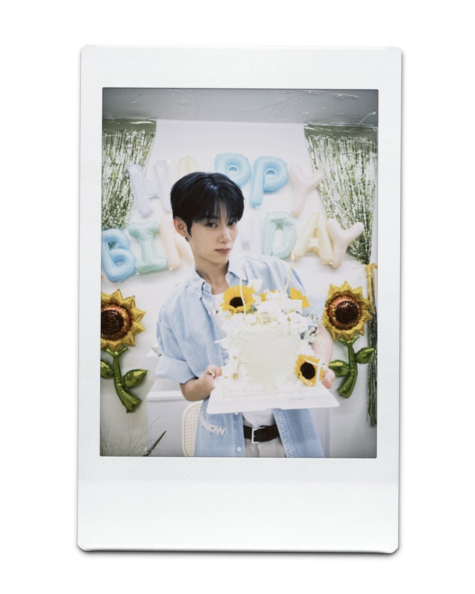 Jronghyeon's tweet photo. Cake showers: birthday &amp; anniversary edition! 🎂 https://t.co/YFo1vCDDeF