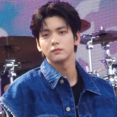 soobcave's tweet photo. hissss Foreheadddddd..... i gotta take a walk. i have to go right now i havw to leave https://t.co/UlZkVjnuA5