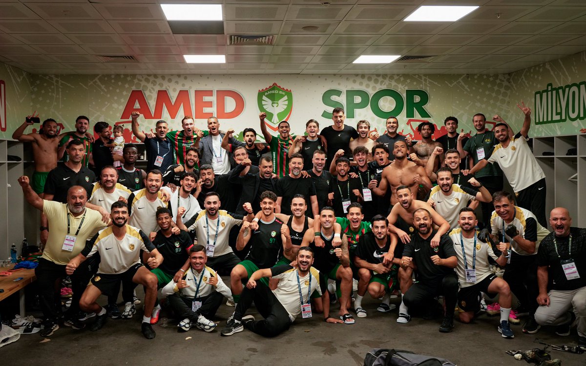 amedskofficial's tweet photo. Wêneyê Serketinê❤️💚

Galibiyet Pozu❤️💚

#TîmaGel
#TaximêŞarî
#HalkınTakımı https://t.co/sLrCFJSZSJ