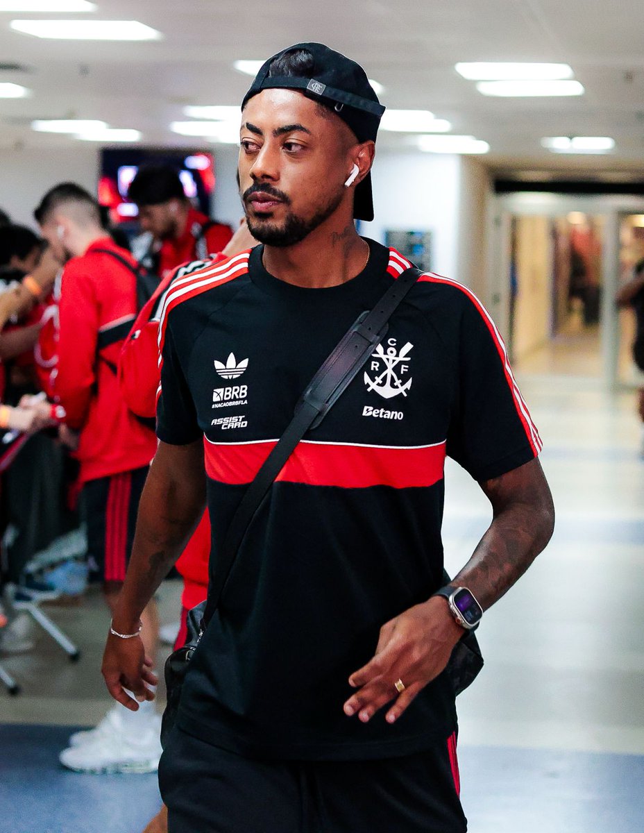 Flamengo_es's tweet photo. El ídolo de los grandes y los chicos ❤️🖤 https://t.co/C87PPetXUh
