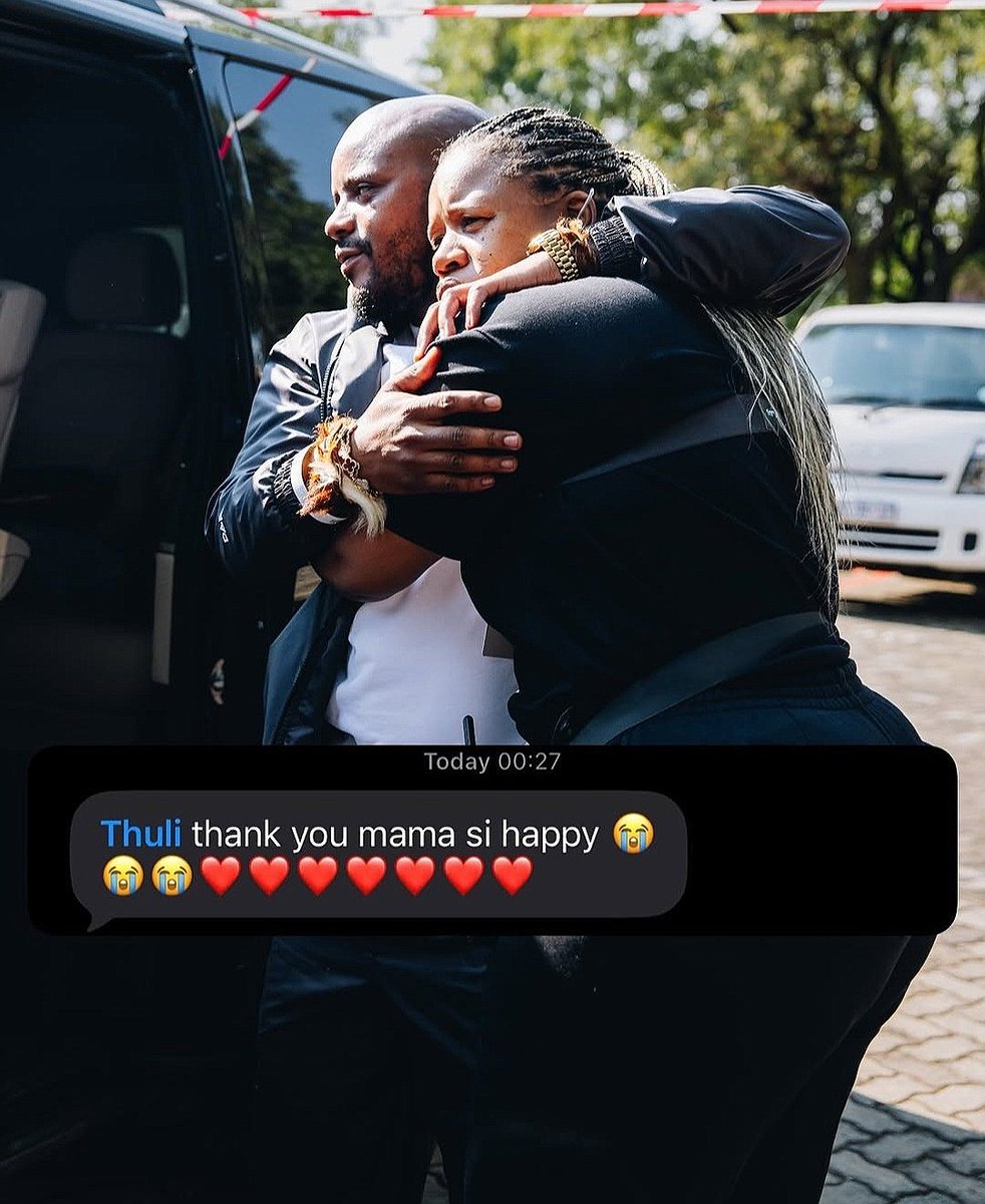 sahiphop_piano's tweet photo. Kabza De Small thanking their manager, Thuli after the show ❤️🫂 https://t.co/K2XTa786ev