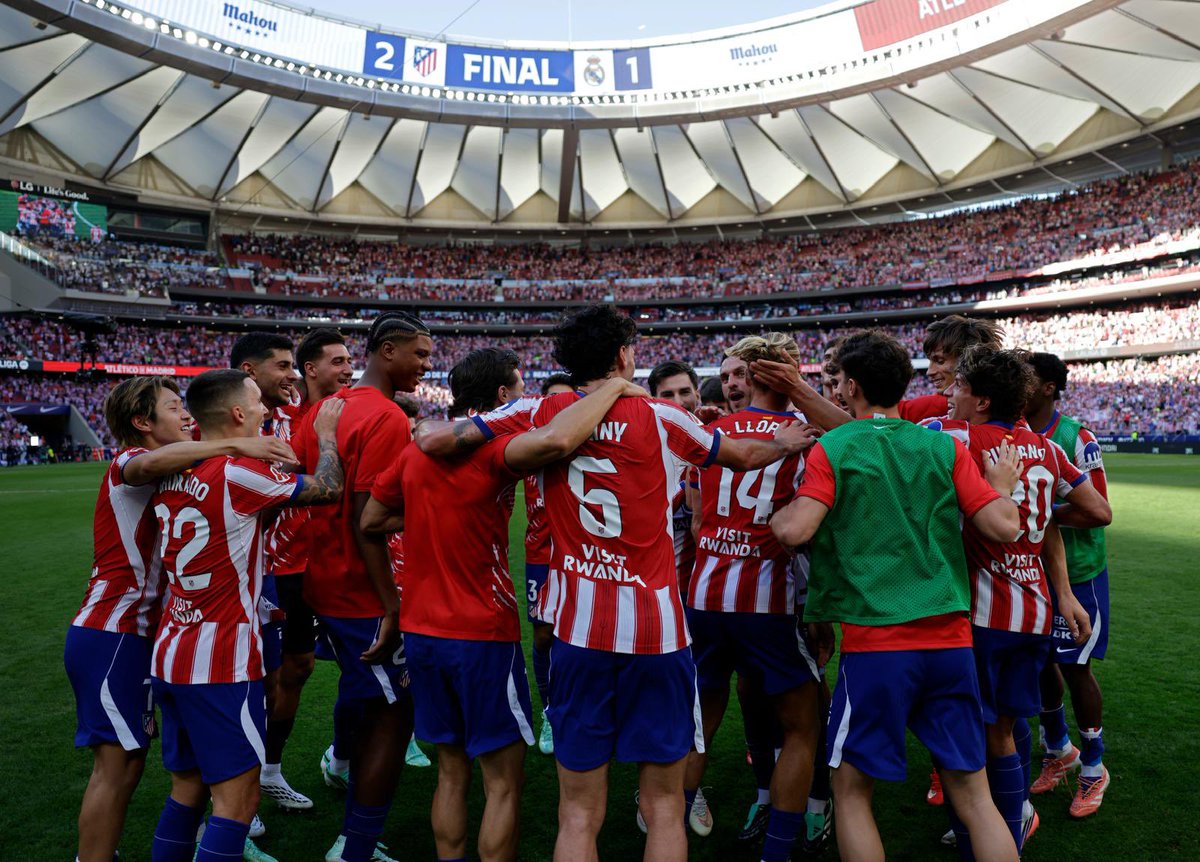 Koke6's tweet photo. Del @Atleti al cielo ❤️🤍 #AúpaAtleti https://t.co/NHkvA3HtzN