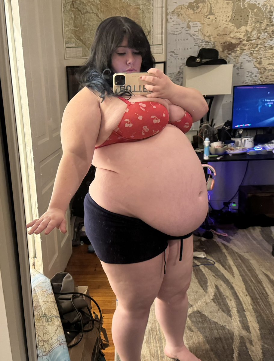 TianasTummy's tweet photo. ♡ officially 300lbs btw ♡ https://t.co/wRBrCY61OO