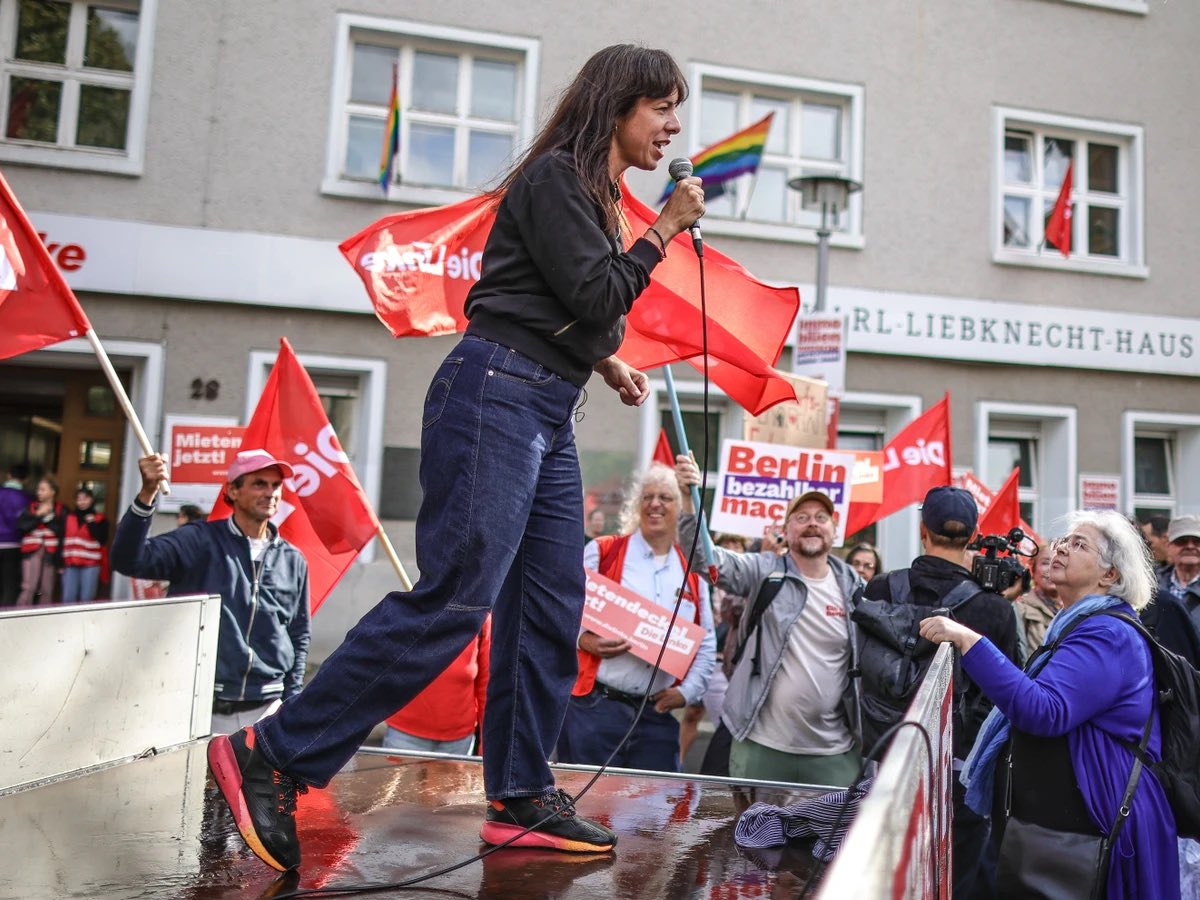 abrahamendieta's tweet photo. 🚨 Ella es Elif Eralp, la “Mamdani” alemana, que acaba de lograr que la izquierda de verdad llegue al gobierno de Berlín.

Mujeres valientes y comprometidas, nuevas generaciones con frescura y fuerza, la única receta para frenar a la extrema derecha en el mundo.

Tomemos nota. https://t.co/5U56sqFIgq