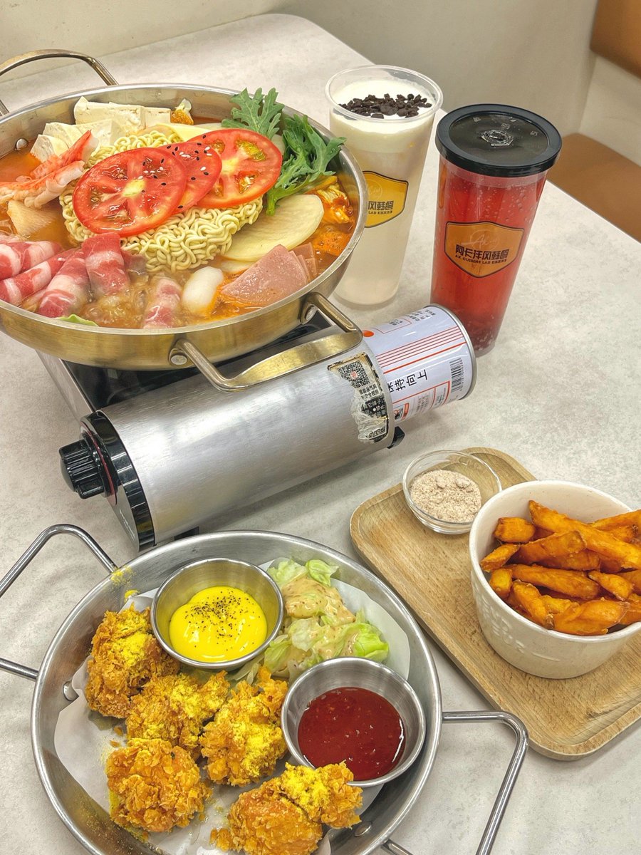 mimij747016's tweet photo. Tucked-away hole-in-the-wall spot serving melt-in-your-mouth Korean honey butter chicken—crispy, sweet, and perfectly sticky, a tiny flavor explosion you can’t miss!， https://t.co/TcJgHy6AEy