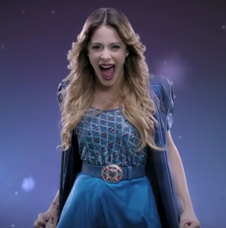 ESATiniStoessel's tweet photo. ella fue quien hizo la invitación de la boda https://t.co/3RFg117Tg7