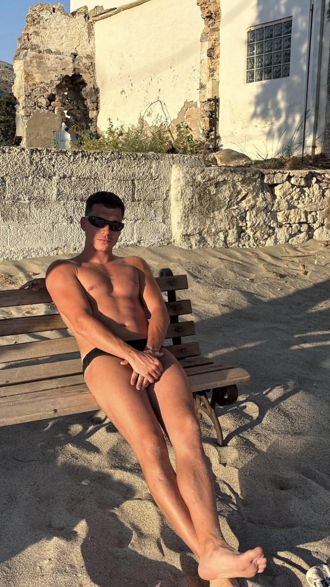 M0T0BABY's tweet photo. i’ll be your girl for two months
this feels like eurosummer ⛱️
#seductivesunday https://t.co/vXfBw5aH2g