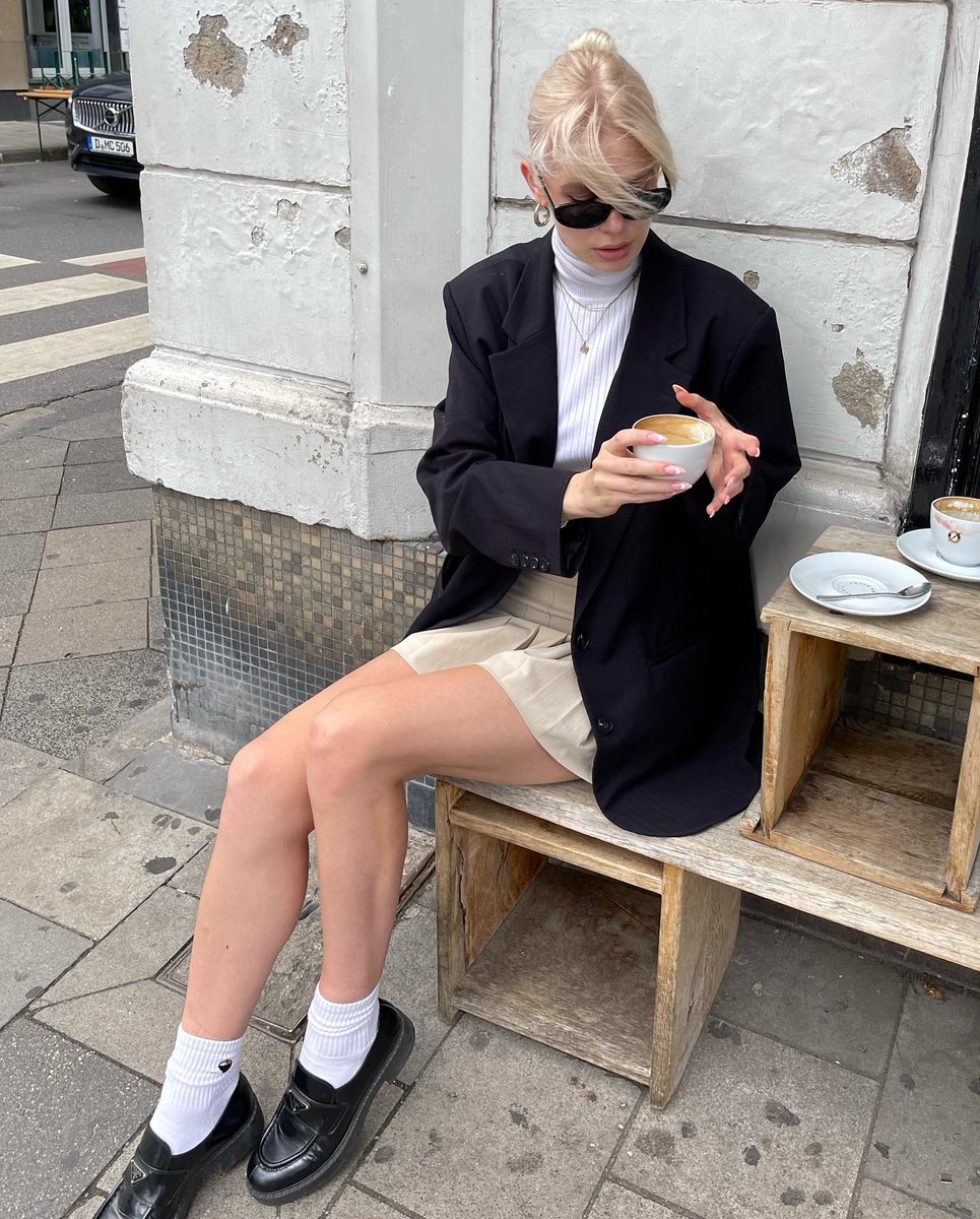 carlafeliix's tweet photo. Wassup 🌍 Just dropping by to say: there’s magic in kindness, sprinkle it everywhere you go. 🌟
gpCv https://t.co/LRLEyCZ7eq