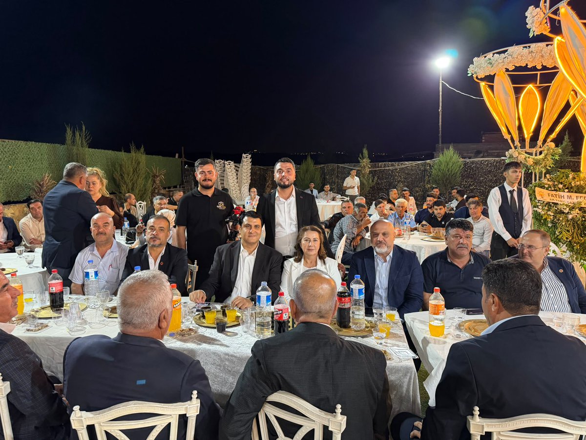 kilichulya_'s tweet photo. İlçe Başkanımız Sn. İsmail GÜLER, Şehitkamil Belediye Başkanımız Sn. Umut YILMAZ ve Şehitkamil Belediye Başkan Yardımcımız Sn. Hakan ASLANSOY ile birlikte,

Köroğlu ailesinin kıymetli evlatlarının düğün merasimine katılarak bu anlamlı günlerinde mutluluklarına ortak olduk.

Genç çiftimizi gönülden tebrik ediyor; çıktıkları bu güzel hayat yolculuğunda sağlık, huzur ve bir ömür boyu mutluluk diliyorum.

Rabbim muhabbetlerini, birlik ve beraberliklerini daim eylesin. Bir ömür boyu mutluluklar… 💐

@abdulhamitgul
@FatmaSahin
@ismailguler027 
@umutymz