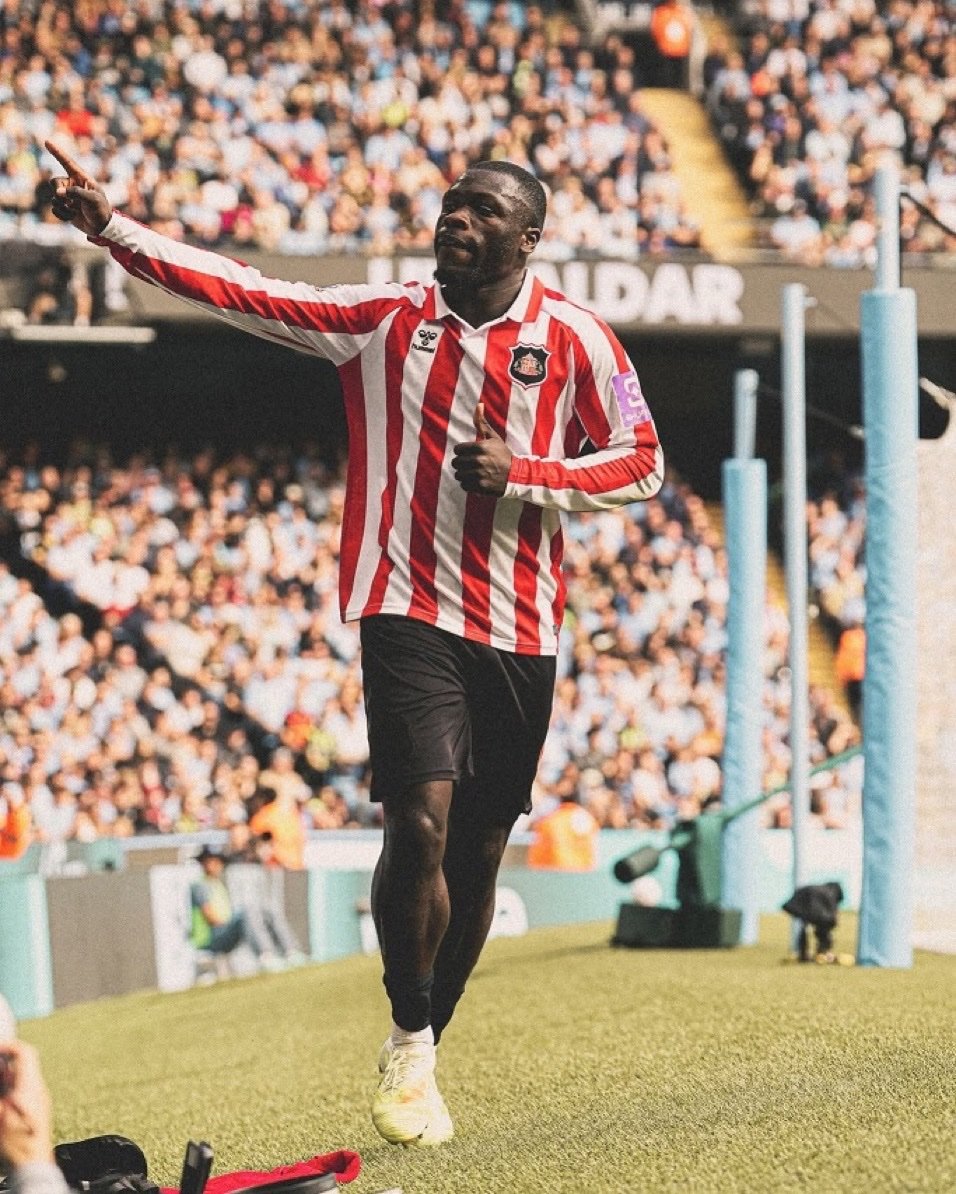 Samosco1's tweet photo. This guy is a monster. If I had to pick a striker for my team, he would be the one. The way he toys with defenders is simply brutal. https://t.co/r9ltRl9TWU