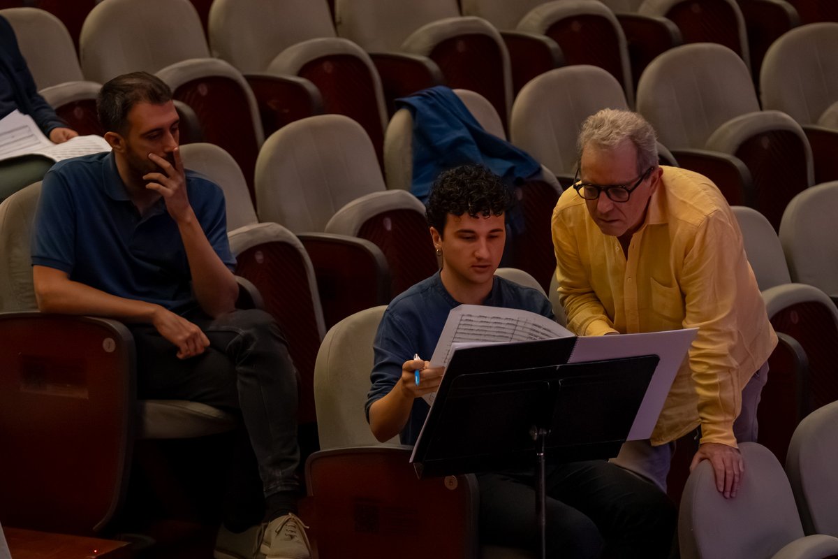 JMCatalunya's tweet photo. Intensa última jornada del taller dels 4 compositors becats per JM Catalunya i la
@FFerrerMusica amb la @jonc_jon que ha culminat en l'estrena de les quatre obres a la Sala 2 de l'@auditoribcn dirigides per Júlia Cruz, Josep Planells, Diego García i Francesc Prat
📷 @rogerlleixa https://t.co/Akk7Zf9f2B