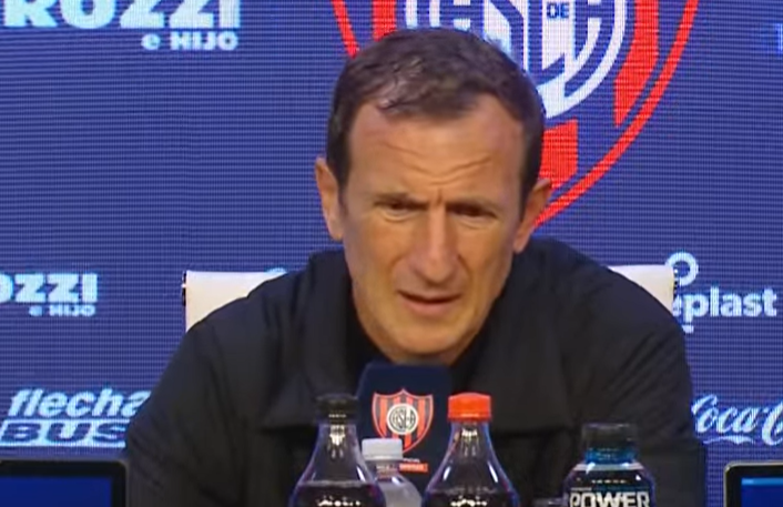 la12tuittera's tweet photo. 🗣️#Arruabarrena:

"Muy conforme con todo el equipo y con los chicos, esperamos después de este parate de 2 días, volver MEJOR.

El hincha se puede ilusionar, es normal, pero todavía estamos a MITAD DE TEMPORADA, NO CONSEGUIMOS NADA y hay que seguir trabajando, iremos partido a partido poniendo lo mejor y necesito de TODOS".
