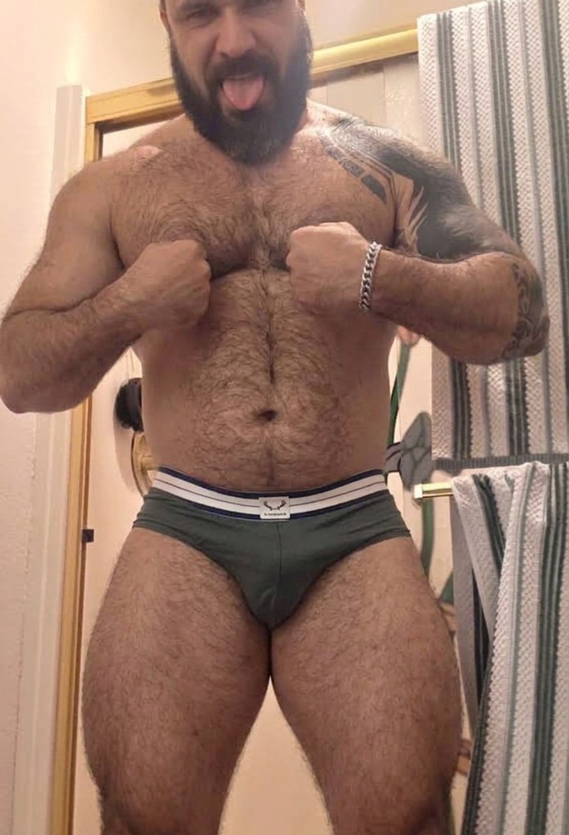 GuidomXX's tweet photo. Today I'm doing a little leg workout. 👌🌽 https://t.co/MbEJidYcNb