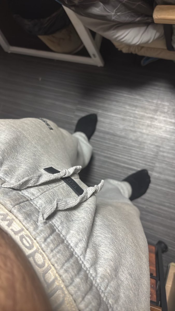Orthrus666's tweet photo. Raque pour mes jeune pied de dominant remplis de crasse pour que tu les nettoie et vénère 

#feet 
#feetfetish
#slave
#paris
#dominant
#moneyslave
#alpha
#gay
#BOSS https://t.co/txBosHCZuf