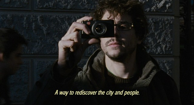 TheCinesthetic's tweet photo. Medianeras (2011) dir. Gustavo Taretto https://t.co/BjbX1im6Aq