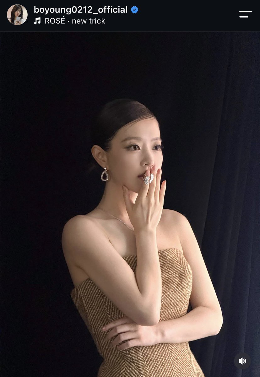 roseannebrasil's tweet photo. 🆕| A atriz coreana, Park Bo-young, usou a música “new trick” de ROSÉ em postagem no Instagram ✨ https://t.co/IwVj7Zh8Hk