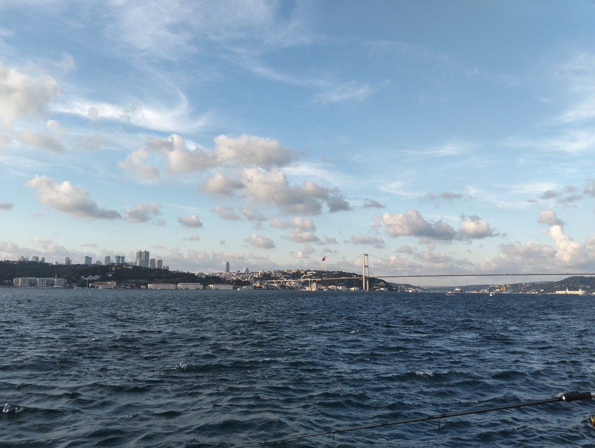 SukutDergahi's tweet photo. İnsan elinden geleni yaptıktan sonra geriye bir şey kalır
Sabretmek, kimseye kötülük etmeden yoluna devam etmek ve neticeyi sahibine bırakmak
Belki de tevekkül, her şeyin düzelmesini beklemek değil düzelmese bile kalbinin bozulmasına izin vermemektir
#geceye
#huzurla https://t.co/ZAVrO29pdm