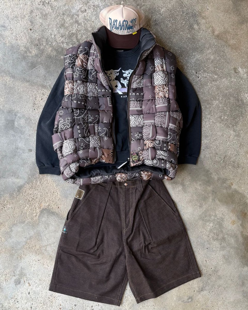 CojpGallery's tweet photo. Authentic Kapital shipped from Japan and delivered worldwide. 🌎

#kapital #kapitaljapan #kapitalglobal https://t.co/bCojwDyK39