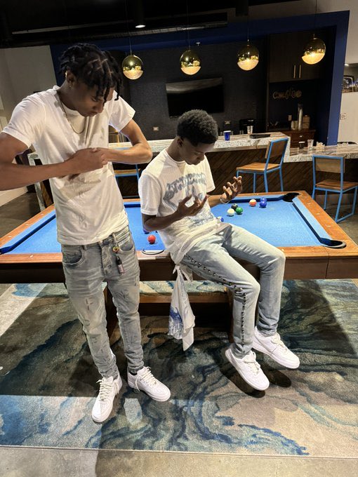 davis_ja51933's tweet photo. Designer purple jeans with da foces3️⃣🔥#him #memphis #gaveit #popit #shinegod #jd #LLRENSTAMPTED🕊️ https://t.co/8iEtv8VJ5L