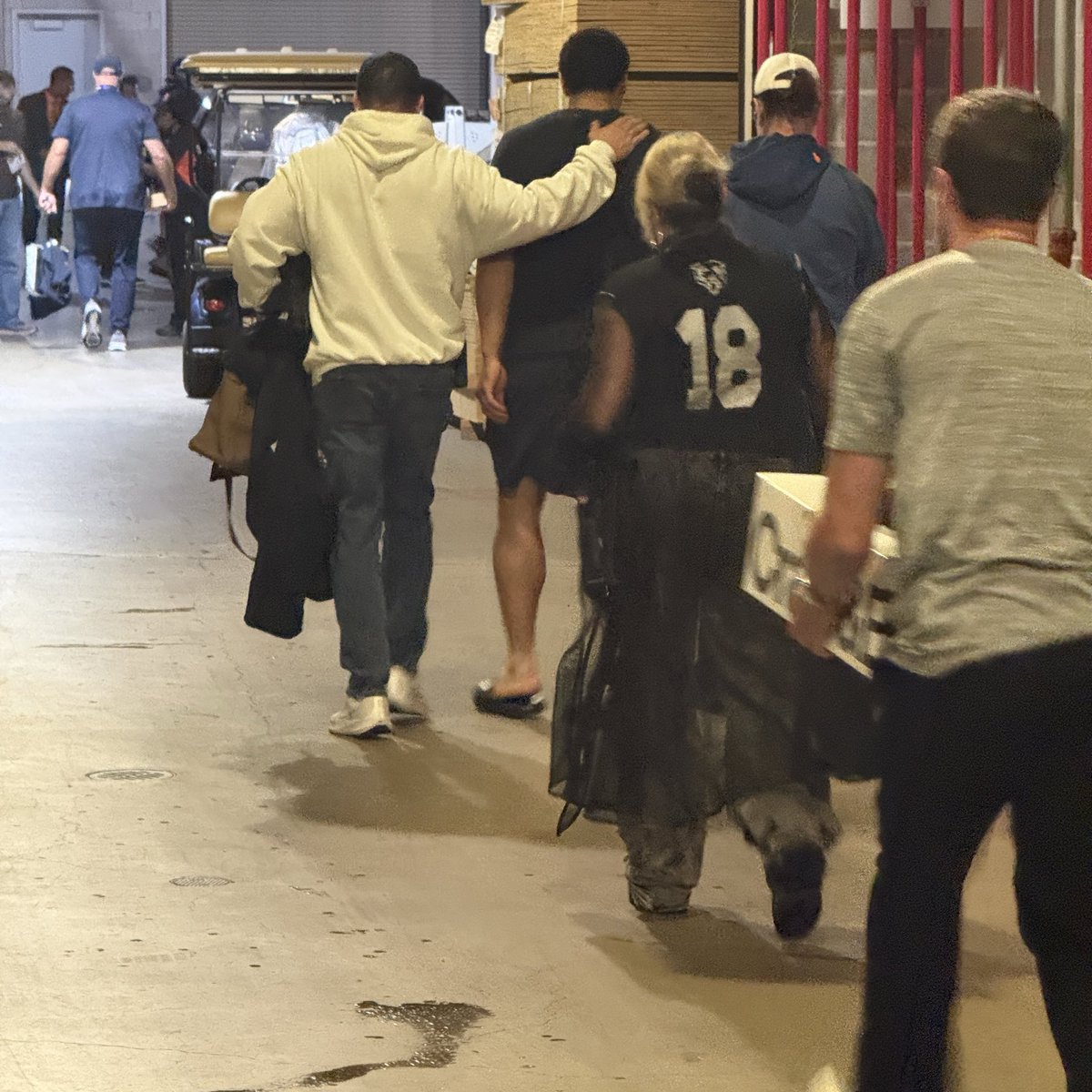 TomlinDoesIt's tweet photo. Just passed Caleb Williams walking around by the locker room … he was smiling and in good spirits … very lite limp … nothing around the leg in question … 

#DaBears #TheBIGS https://t.co/DT2pjFmyON