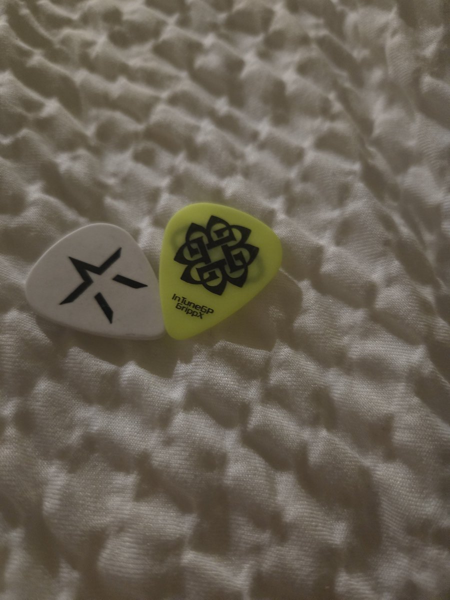 Sug3rynyan's tweet photo. Starset fell on our walker when thrown but BB was given to us personally after the show. Handed to us, pointed at us, said "yeah you"

Never gonna stop being the ultimate fan of BB and this is even more cemented after this. https://t.co/L0ZZsepYOX