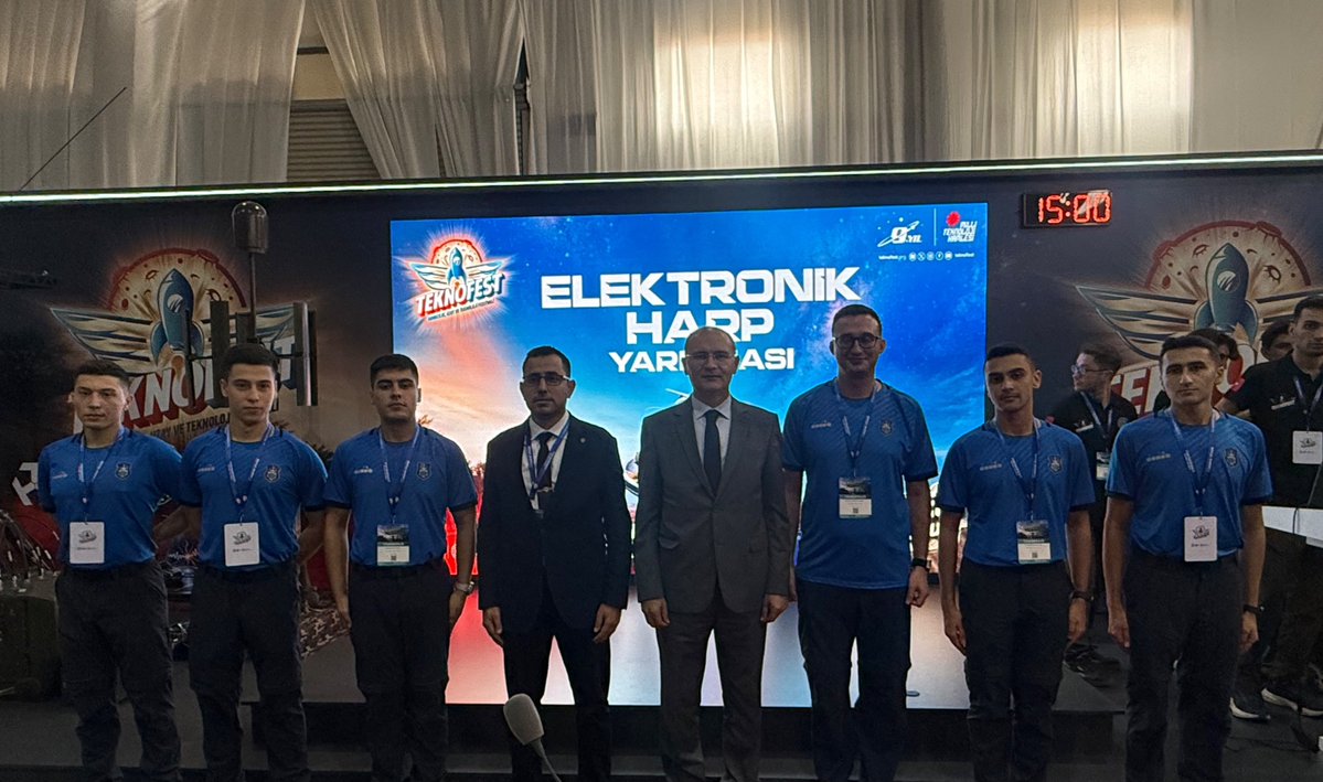 cemalettinsahn's tweet photo. MSÜ Deniz Harp Okulu Diyarbakır'da.
DHO öğrencileri
TEKNOFEST Güneydoğu (30 Ekim-4 Eylül) 
Elektronik Harp yarışmasına katıldı.

#teknofest
#teknofestgüneydogu
#msü
#msb https://t.co/cW68oRuX2e