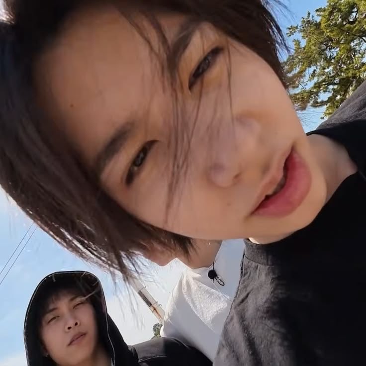 meme_4sho's tweet photo. The maknaest maknae to ever maknae 🤏 https://t.co/G2v2xs2sbj