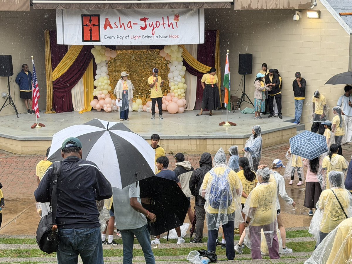 wcchronicle's tweet photo. Photos from the 8th Annual Asha Jyothi 5k Run this morning at West Goshen Park. About 500 people attended, with about 80 runners. They told us they raised about $25k for charity. More in tomorrow’s newspaper. https://t.co/pW0kyiGuPv