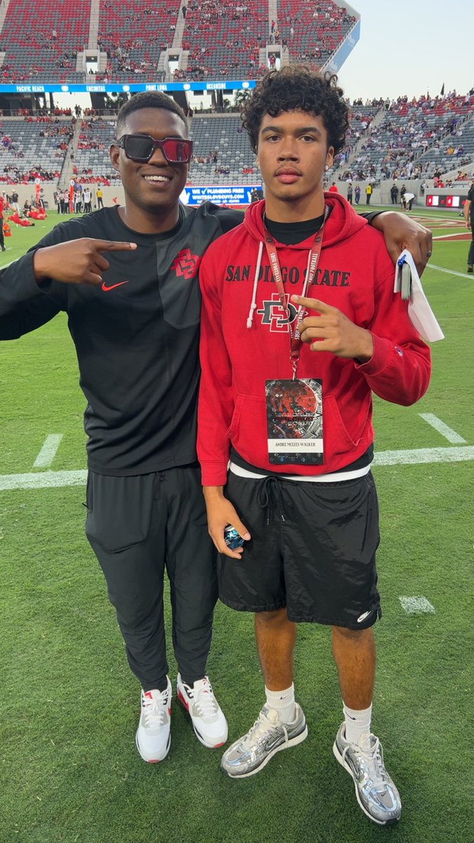 Andre_mw11's tweet photo. Had an incredible time watching @AztecFB play last night! Big thanks to @SeanDillonSDSU for the invite, and thank you to all the coaches I spoke with! 🔴⚫️ https://t.co/de9Im8LUhO