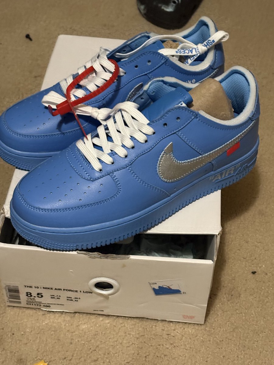 sag5200's tweet photo. By far tHe cleanest pair of 👟 that I have available for sale size 8.5 Htx yes ✅meetup n all of that   get at me serious peeps only thank u 🙏🤞🏾 https://t.co/gB5pDYYcPv