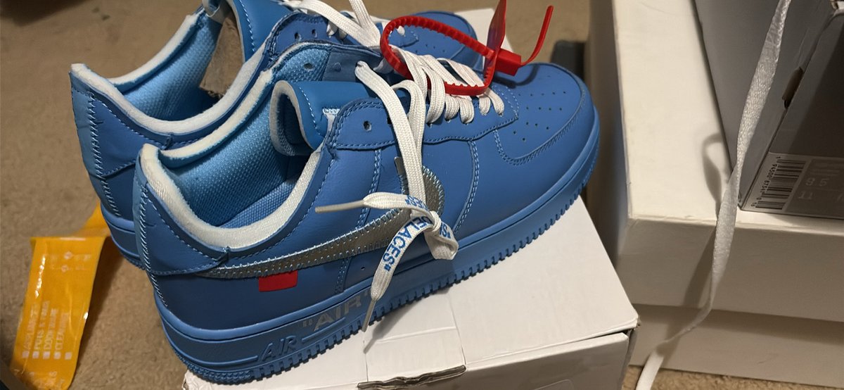 sag5200's tweet photo. By far tHe cleanest pair of 👟 that I have available for sale size 8.5 Htx yes ✅meetup n all of that   get at me serious peeps only thank u 🙏🤞🏾 https://t.co/gB5pDYYcPv