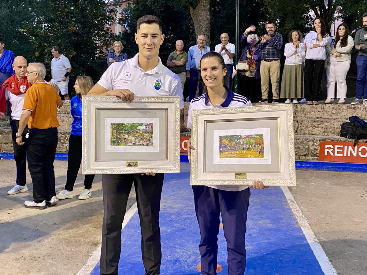 prcantabria's tweet photo. 🏅 Marta Castillo y Víctor González se imponen a Laura Abascal y Jesús Salmón por 4-2 y 4-3 respectivamente en las finales del XXVIII Premio #Bolos PRC - Memorial Francisco Javier López Marcano, disputado hoy en la Bolera Parque de las Fuentes #Reinosa

👉 https://t.co/tzUpyDwlJQ https://t.co/xIf3uiEi2i