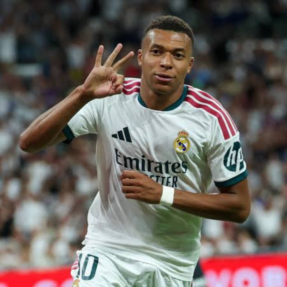 Lavozgalactica's tweet photo. Desde el fichaje de Kylian Mbappé, el Real Madrid ha vencido al Atlético de Madrid en 2 ocasiones en La Liga, y estas victorias se han producido sin él. https://t.co/5YqhXHIiJ5