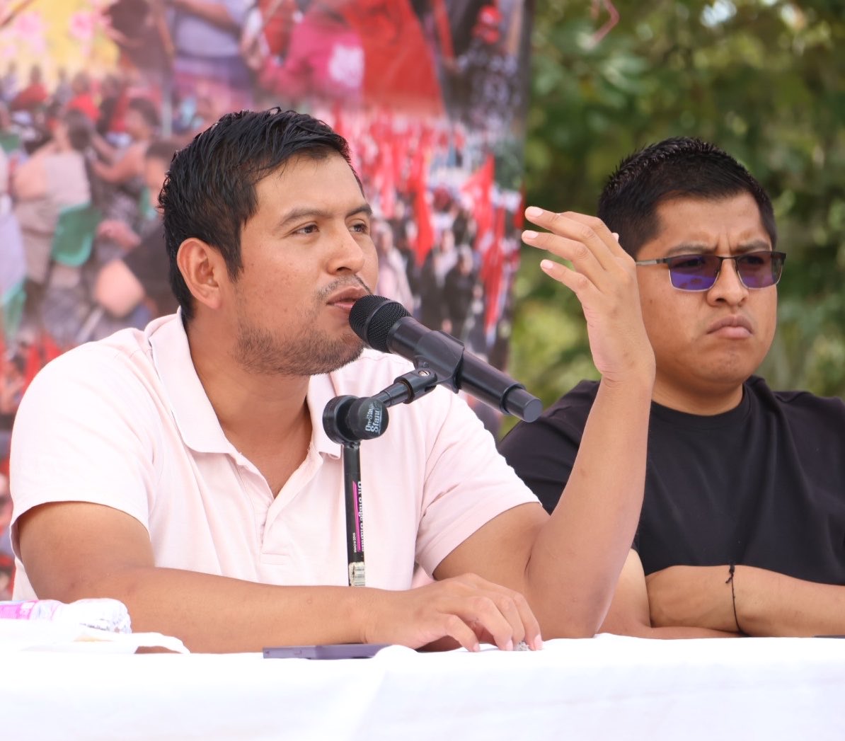 AntorchaXalapa1's tweet photo. https://t.co/CcxRMhxnBM

La demanda del pueblo de México debe ser la toma del poder político

*”Estamos en la época de la crisis terminal del capitalismo”. Ha llegado la hora de los pueblos, es el tema de la conferencia que impartió Andi Hernández, vocero antorchista en Veracruz https://t.co/imJsPDz2pS