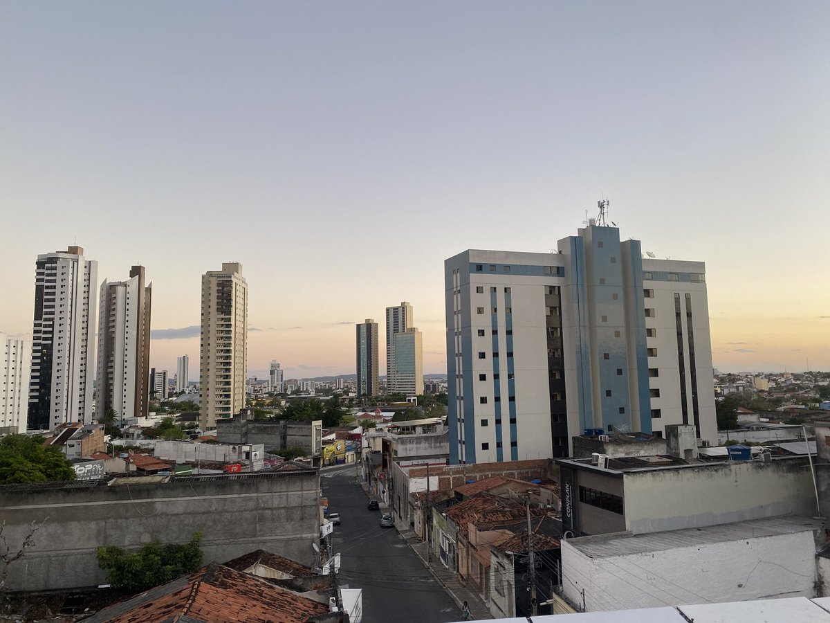 HSPedroAM's tweet photo. A vista no final de tarde de cima do meu prédio https://t.co/CH2c065eP9