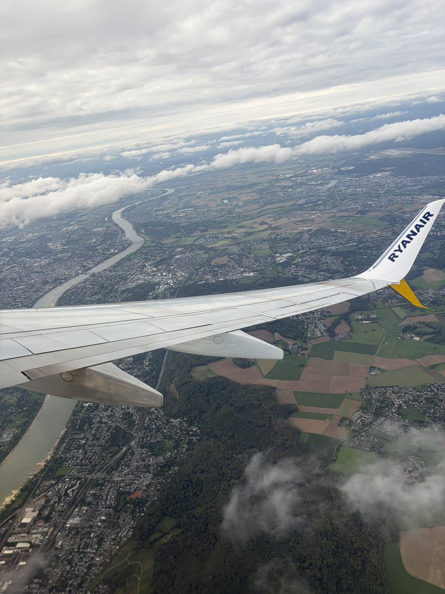 secxndsun's tweet photo. Rhine on the Ryanair https://t.co/39sJrWOyW7