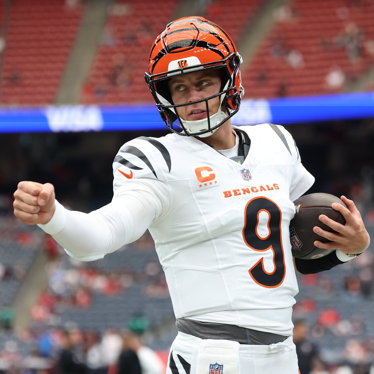 MySportsUpdate's tweet photo. The #Bengals’ defense today vs. the Texans:

• 6 points allowed (no TDs)
• 4 sacks
• Held David Montgomery and Woody Marks to 18 combined rushing yards

Cincy is 2-0 to start the season. https://t.co/HiCBkmZtLQ