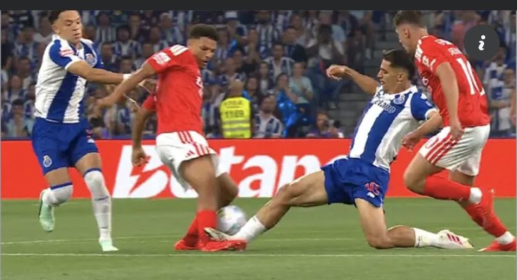 pcamoes999's tweet photo. Se o Sudakov foi expulso o Gabri também tinha de ser 🤣 https://t.co/nLN4VzbD5o
